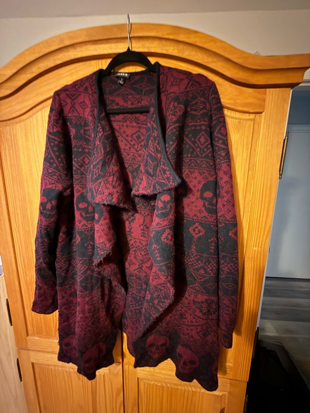 Torrid Burgundy and Black Skull Pattern Open Cardigan Sz 1 Fair Isle